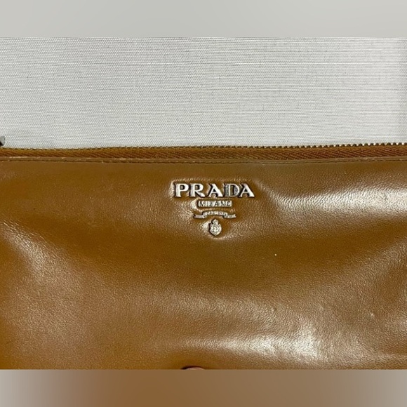 LIVE SHOW LISTING PRADA CANELLA SOFT BROWN LEATHER WALLET-AUTHENTIC - Picture 2 of 7